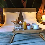 Hotel De La Mer